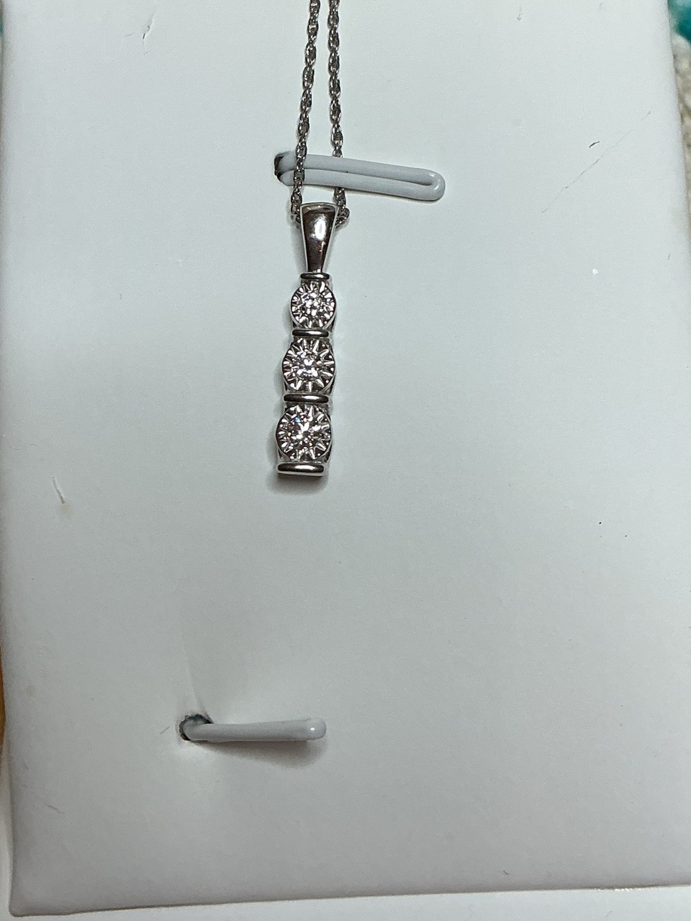 NWT Jordan sterling Silver Pendant Necklace with lab diamond Stones